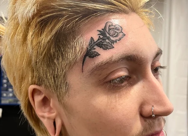 Тату на лице
