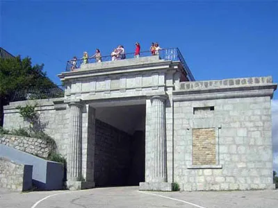 Байдарские ворота — знаменитый горный перевал в Крымских горах