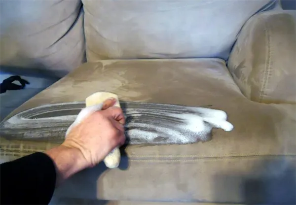 Как почистить диван в домашних условиях. Как почистить диван в домашних условиях. 2