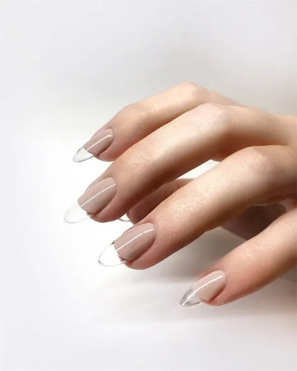Прозрачный маникюр — современные идеи дизайна ногтей с фото. Прозрачный лак для ногтей. 47