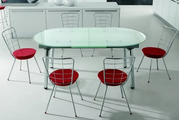 Раскладной овальный стол из стекла