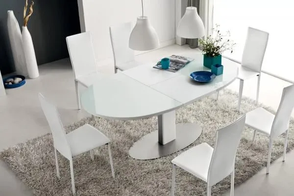 Эти разновидности столовой мебели удобно использовать с приходом гостей – дополнительно к застолью в гостиной могут присоединиться 3-6 человек.