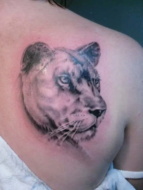 Татуировка в виде львицы