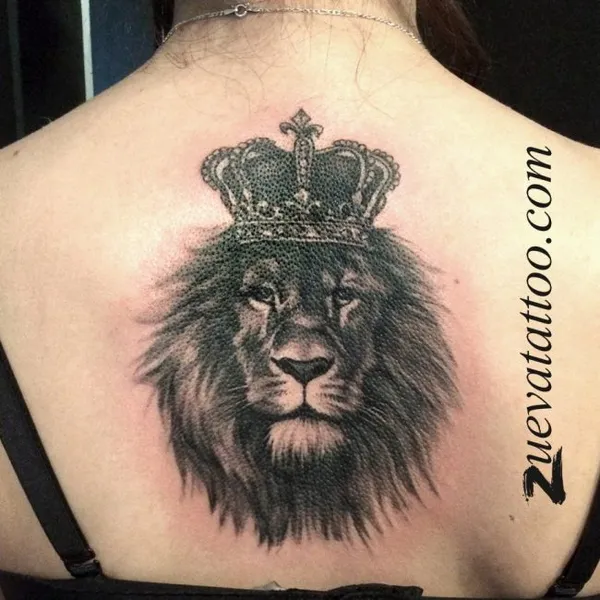 Татуировка льва с короной