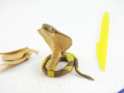 Змея из пластилина для детей. Змея — лепка из пластилина. Как сделать эту красивую композицию. Змея из пластилина. 37