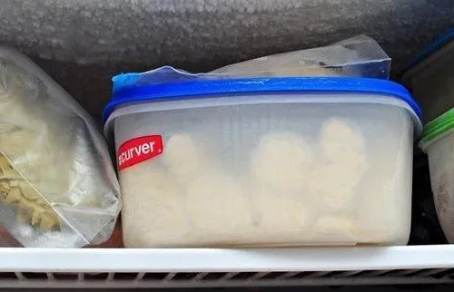 Можно ли хранить дрожжевое тесто в холодильнике и как это делать. Как хранить дрожжевое тесто. 4