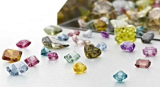 Цветные алмазы практически невозможно встретить в природе