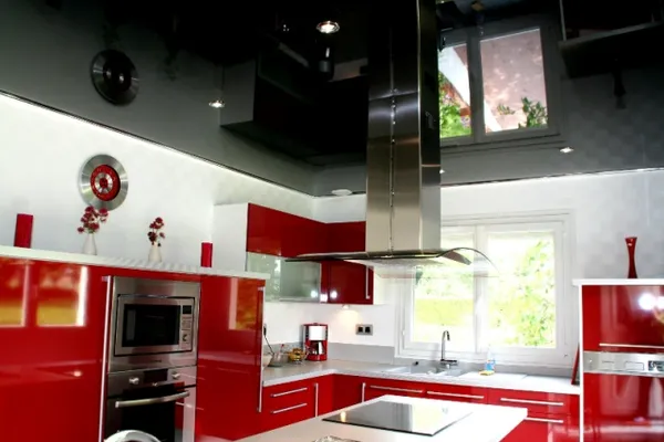 Черный потолок на кухне: плюсы, минусы и варианты дизайна. Черный натяжной потолок. 6