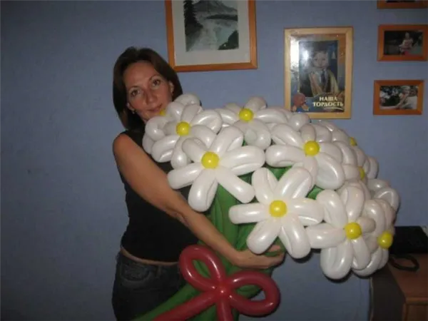 Цветок из шариков круглых инструкция. Как делать цветы из шариков и украшать ими праздничный интерьер. Цветы из шаров. 36