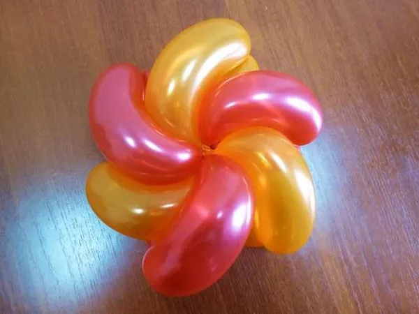 Цветок из шариков круглых инструкция. Как делать цветы из шариков и украшать ими праздничный интерьер. Цветы из шаров. 58