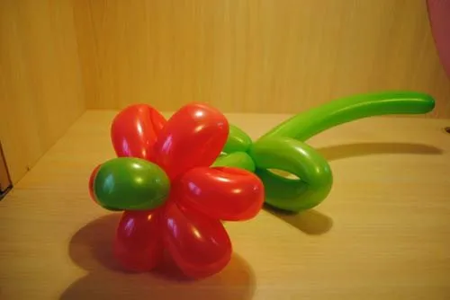 Цветок из шариков круглых инструкция. Как делать цветы из шариков и украшать ими праздничный интерьер. Цветы из шаров. 12