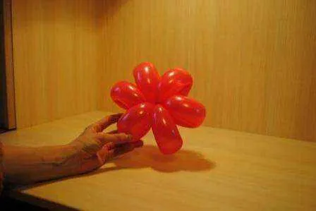 Цветок из шариков круглых инструкция. Как делать цветы из шариков и украшать ими праздничный интерьер. Цветы из шаров. 28
