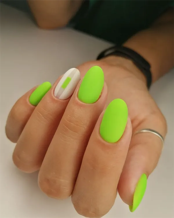 кислотные зеленые ногти