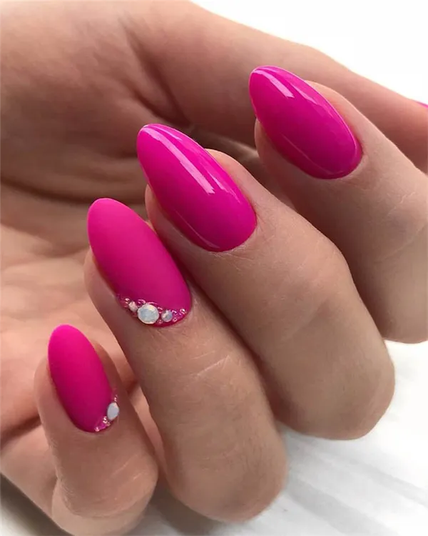 длинные овальные ногти розового цвета