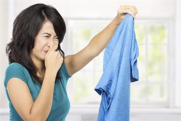 Как избавится от запаха солярки на одежде