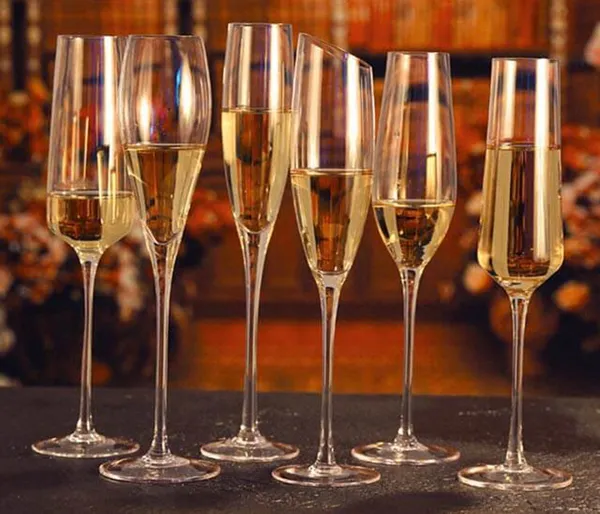 Из каких бокалов пьют шампанское: флюте, креманка и тюльпан. Бокал для шампанского. 7