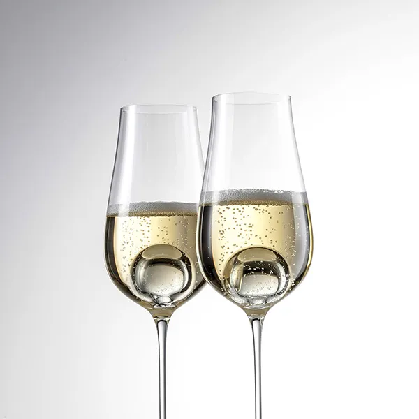 Из каких бокалов пьют шампанское: флюте, креманка и тюльпан. Бокал для шампанского. 19