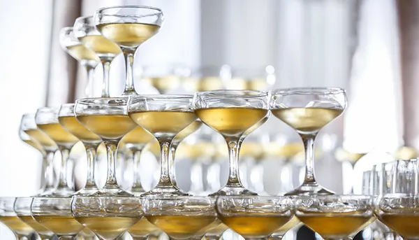Из каких бокалов пьют шампанское: флюте, креманка и тюльпан. Бокал для шампанского. 6