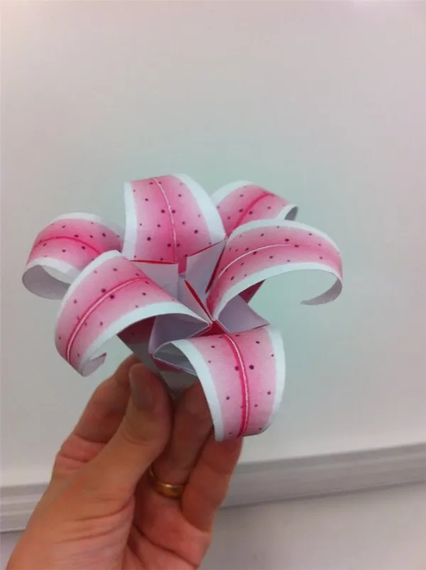 Создание оригами в виде лилии. Лилия из бумаги. 3