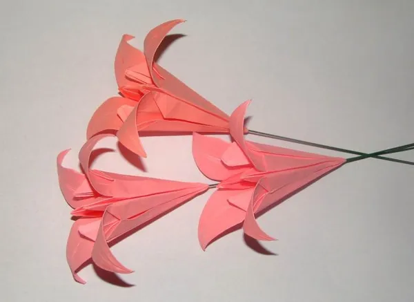 Создание оригами в виде лилии. Лилия из бумаги. 14