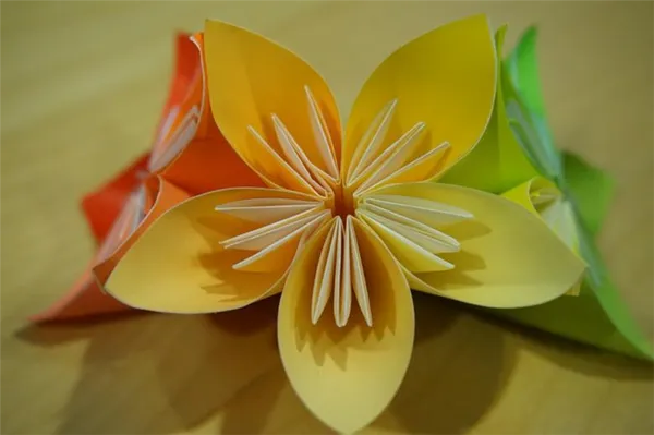 Создание оригами в виде лилии. Лилия из бумаги. 5