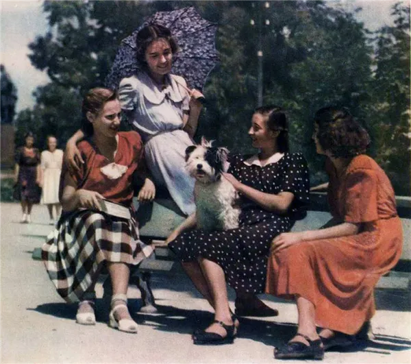 Мода 1950‑х. Дома моделей, «самопошив», «песочные часы». Мода 50 х годов женщины. 5