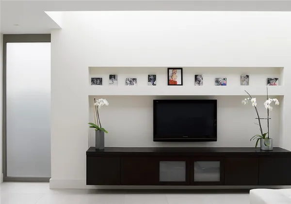 Телевизор в гостиной: фото, выбор места расположения, варианты дизайна стены в зале вокруг ТВ. Тв зона в гостиной. 15