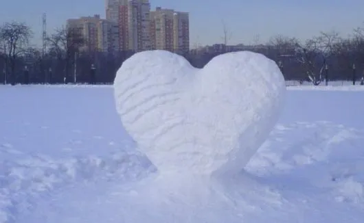 Сердце из снега