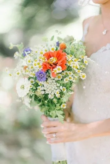 Яркие краски лета в букетах для невесты из полевых цветов – как выбрать лучшую цветочную композицию для свадьбы. Букет полевых цветов. 2