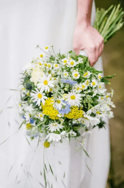 букет невесты из полевых цветов