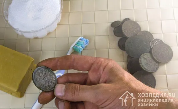 Как очистить монеты в домашних условиях. Как очистить медную монету. 4