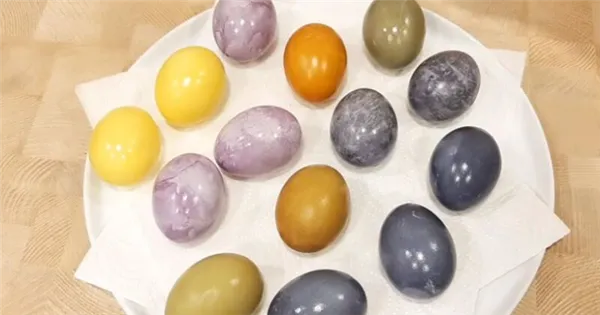 Как покрасить яйца на Пасху каркаде и куркумой в домашних условиях. Как покрасить яйца в каркаде. 2
