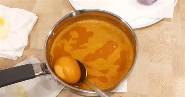 Как покрасить яйца на Пасху каркаде и куркумой в домашних условиях. Как покрасить яйца в каркаде. 5