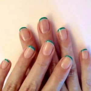 Зеленый френч на ногтях: 50 идей дизайна, которые подарят вам чувство уникальности. Зеленый френч на ногтях. 13