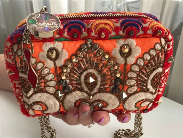 Традиционная индийская вышитая сумочка от Кристиана Лубутена