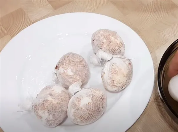 Мраморные яйца на Пасху: 8 способов покраски своими руками. Мраморные яйца на пасху. 5