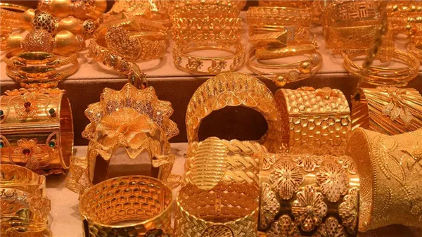 Ювелирные золотые украшения