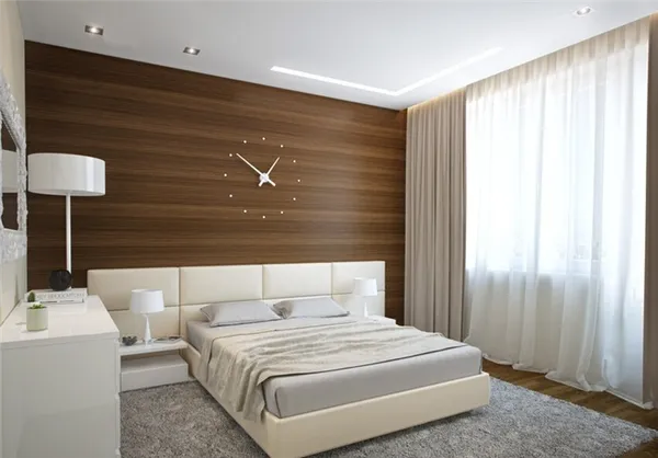 Спальня с ламинатом на стене над кроватью с часами