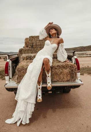 Каким невестам подойдет платье в стиле бохо: 25 самых трендовых платья в 2023 