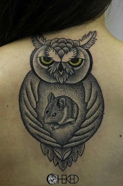 Художественная татуировка Сова и мышь