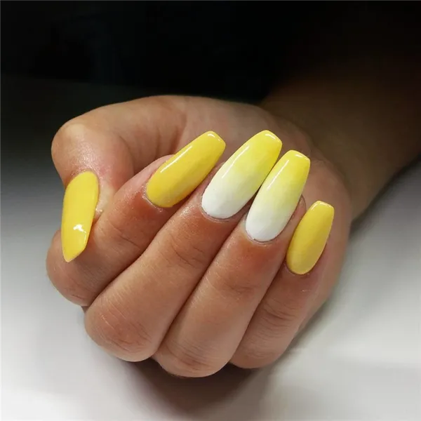 Желтый маникюр 2023: фото трендовых новинок дизайна на короткие и длинные ногти. Нежно желтый маникюр. 64
