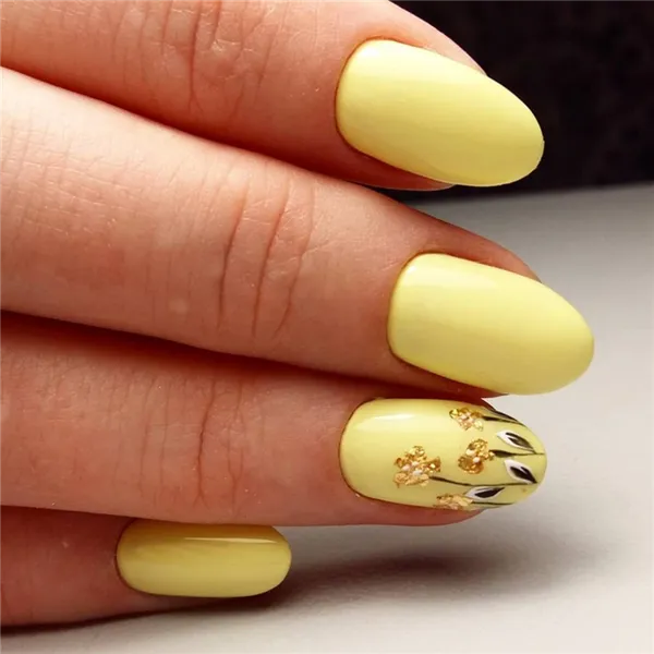 Желтый маникюр 2023: фото трендовых новинок дизайна на короткие и длинные ногти. Нежно желтый маникюр. 73