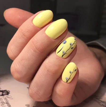 Желтый маникюр 2023: фото трендовых новинок дизайна на короткие и длинные ногти. Нежно желтый маникюр. 28