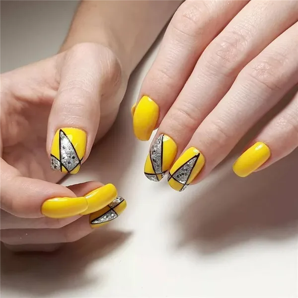 Желтый маникюр 2023: фото трендовых новинок дизайна на короткие и длинные ногти. Нежно желтый маникюр. 75