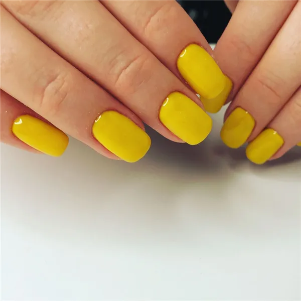 Желтый маникюр 2023: фото трендовых новинок дизайна на короткие и длинные ногти. Нежно желтый маникюр. 90
