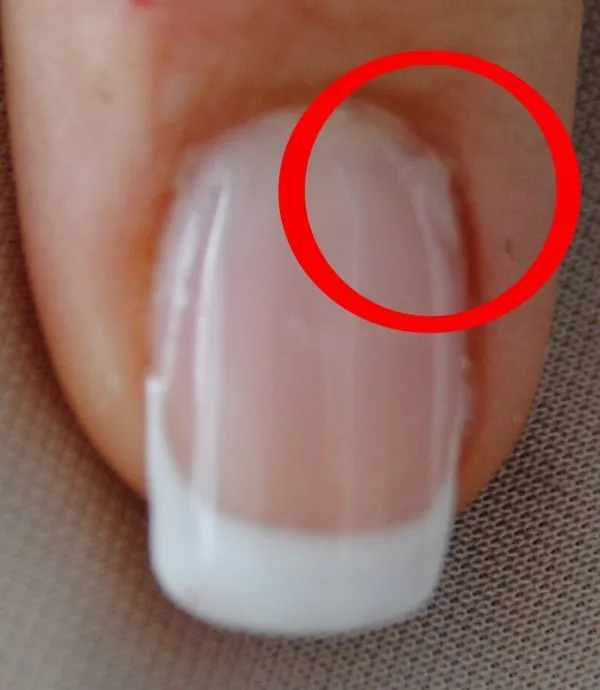 Почему наращенные ногти быстро ломаются и как этого не допустить. Почему нарощенные ногти отваливаются. 4