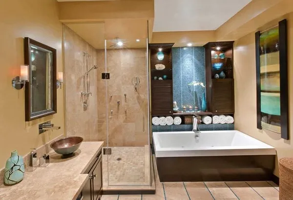идея яркого дизайна большой ванной комнаты