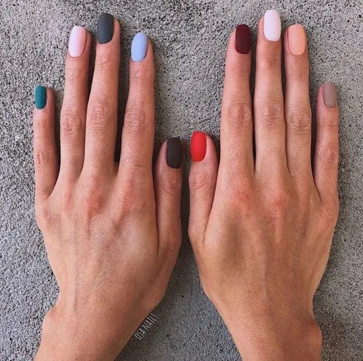 Разные цвета на разных пальцах