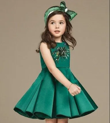 Детское зеленое платье 
