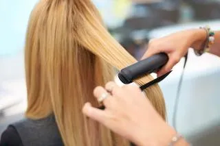 Выпрямление волос утюжком: практические советы. Как пользоваться утюжком для волос. 2